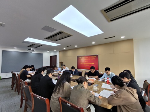 国产色情
党委举办深入贯彻中央八...